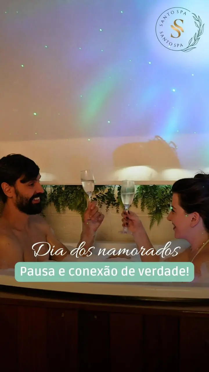 Casal relaxando em momento romântico no spa